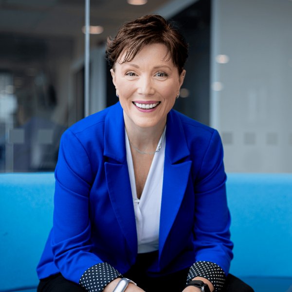 Julie Holmes